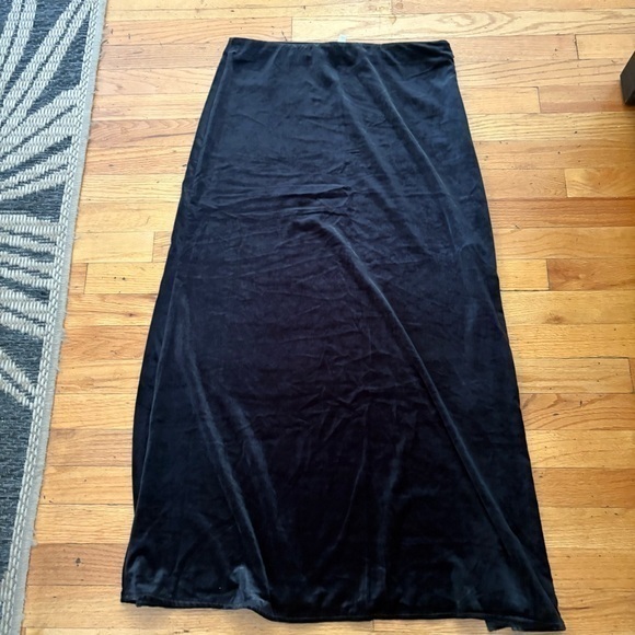 Splendid Dresses & Skirts - Splendid Black Velvet Maxi Skirt Size Large